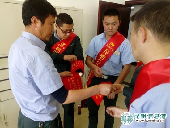 昆明公交三十三车队20名志愿者助力“创文”