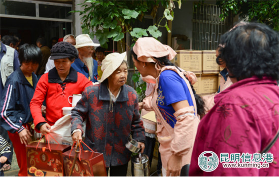 “众筹爱心”给云南200位失独孤寡老人募集月饼