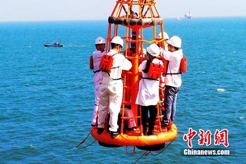 “蛙人”楚金勇:胆大心细,练就“盲眼穿针”绝活 “蛙人”楚金勇:胆大心细,练就“盲眼穿针”绝活