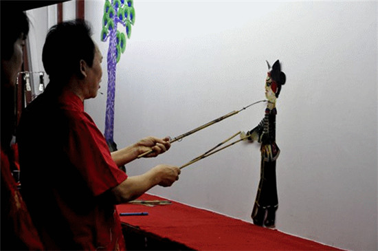 【喜迎十九大·文脉颂中华】短视频丨皮影戏老艺人讲述非遗传承五年巨变