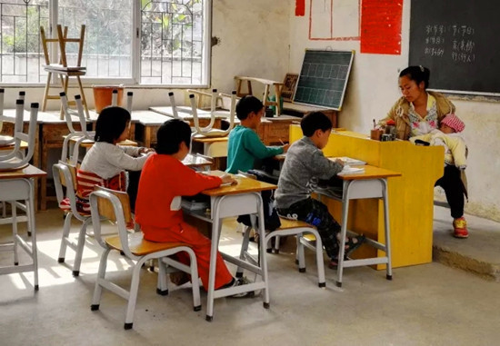 哺育（蔡世新/摄）