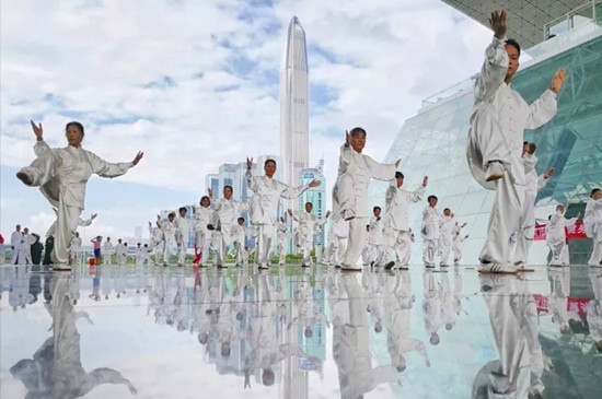 起舞弄清影（邓飞/摄）