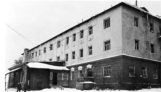 《党章中的党史》系列微视频第二集《苦难铸就辉煌——一块老弹片的述说》 《党章中的党史》系列微视频第二集《苦难铸就辉煌——一块老弹片的述说》