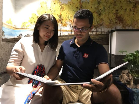 外国人的中国梦 巴西商人“石头记” 外国人的中国梦 巴西商人“石头记”