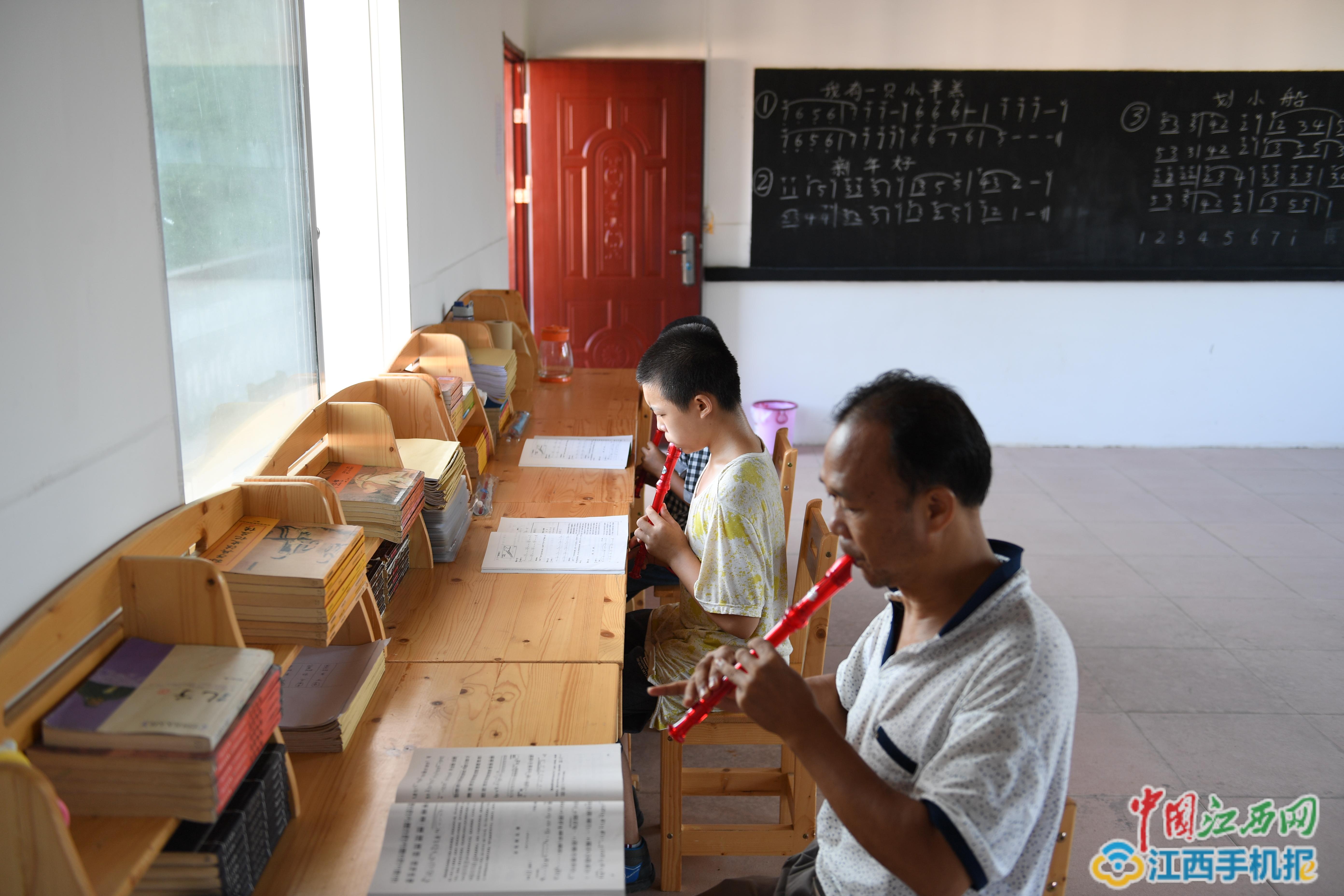 道阻且长心向晨光！赣州一老教师扎根深山潜心国学