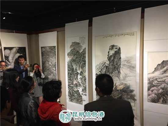官渡区“喜迎十九大 共筑中国梦”书法国画展开幕