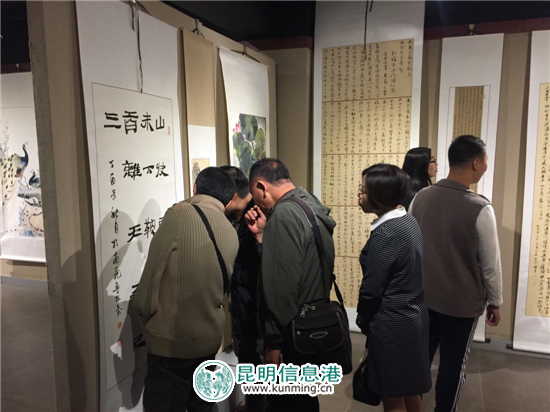 官渡区“喜迎十九大 共筑中国梦”书法国画展开幕