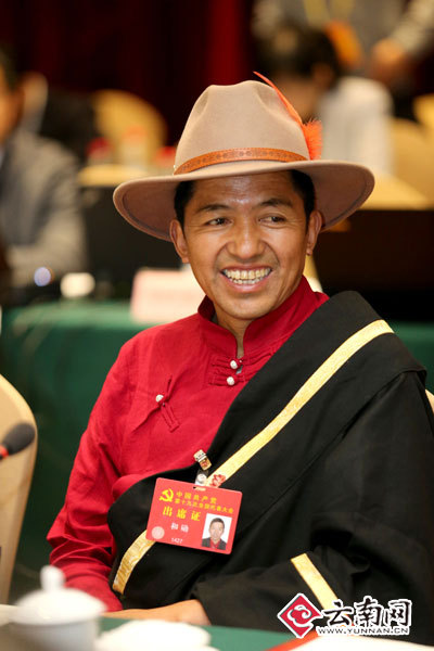 十九大代表、维西傈僳族自治县塔城镇巴珠村党总支书记和勋(雷桐苏/摄) 十九大代表、维西傈僳族自治县塔城镇巴珠村党总支书记和勋(雷桐苏/摄)