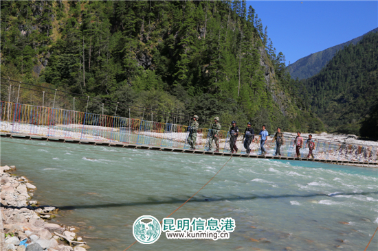 怒江警方深入独龙江向边境群众传达十九大报告