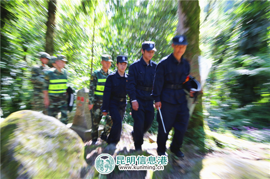 怒江警方深入独龙江向边境群众传达十九大报告