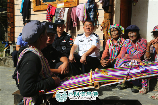 怒江警方深入独龙江向边境群众传达十九大报告