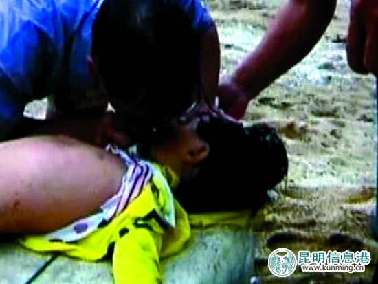 女娃溺水昭通医生跳海救人 6分钟心肺复苏挽回生命