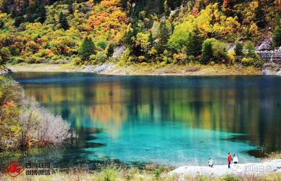 九寨沟震后首个秋:还是记忆中的童话世界