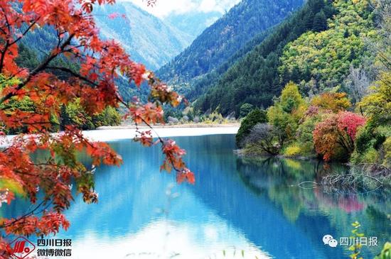 九寨沟震后首个秋:还是记忆中的童话世界