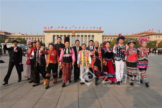 党的十九大胜利闭幕 云南代表满怀喜悦走出人民大会堂