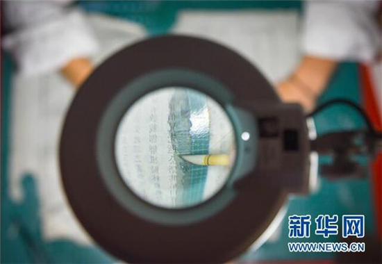 文物修复师:穿越千百年解开“历史密码” 文物修复师:穿越千百年解开“历史密码”