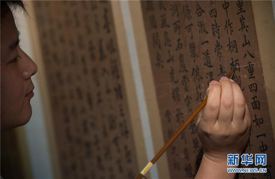 文物修复师:穿越千百年解开“历史密码” 文物修复师:穿越千百年解开“历史密码”