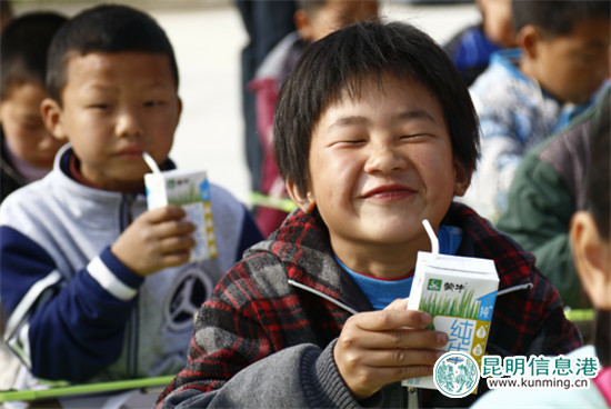 《企业社会责任蓝皮书（2017）》发布 蒙牛蝉联乳业第一