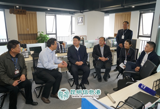 昆明经开区党工委书记郭子贞到辖区企业宣讲十九大精神