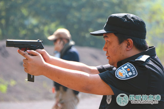 缉毒英雄李敬忠生前照片