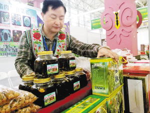 高原山水阳光 育出致富林果