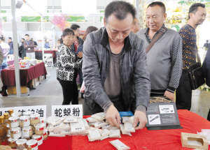 昆明特色中药材产品农博会上受青睐