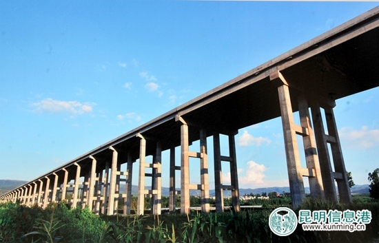 昆明发力区域性国际综合交通枢纽建设 地铁4号线9个车站已封顶