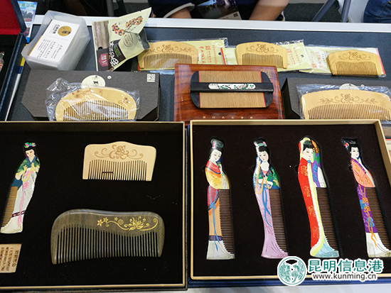 江苏常州精美的梳篦。