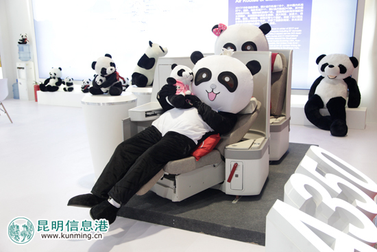 四川航空携“熊猫之路”系列产品亮相旅交会