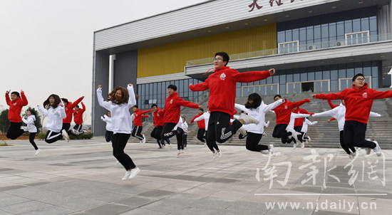 【领航新征程】《青春不一Young》——大学生用歌曲传唱十九大精神