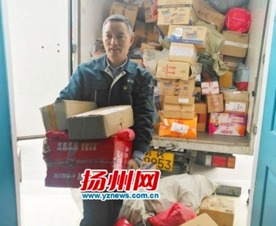 每天骑行穿梭的邮路就是十九大精神“宣讲台” 每天骑行穿梭的邮路就是十九大精神“宣讲台”