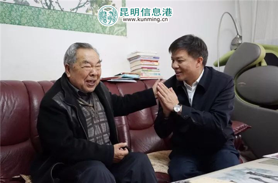 昆明市公安局局长周建忠走访慰问退休老干部