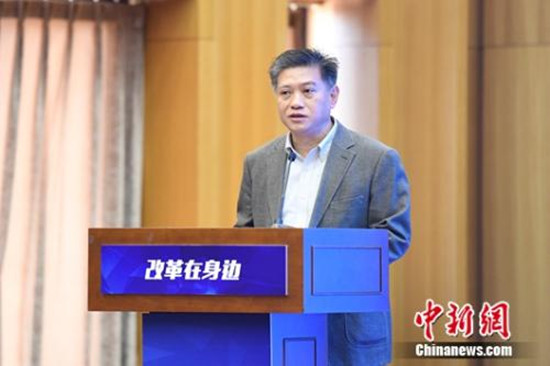 中央网信办移动网络管理局局长方楠致辞。