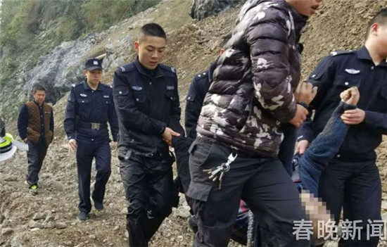 “绝望”老汉冬日跳河轻生 盐津两辅警忙跳水救人 “绝望”老汉冬日跳河轻生 盐津两辅警忙跳水救人