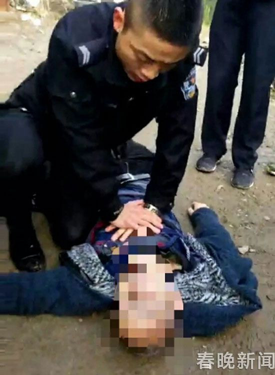 “绝望”老汉冬日跳河轻生 盐津两辅警忙跳水救人 “绝望”老汉冬日跳河轻生 盐津两辅警忙跳水救人