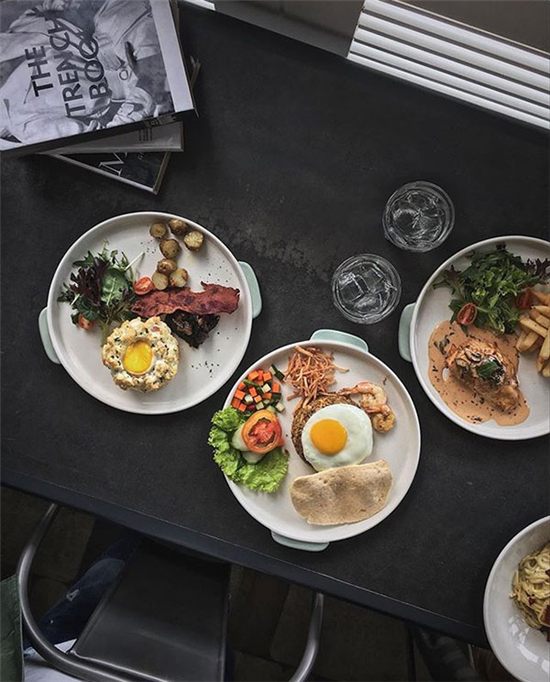 摆一摆桌面的餐具 选好构图拍出好片 摆一摆桌面的餐具 选好构图拍出好片