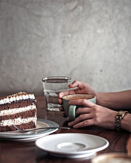 摆一摆桌面的餐具 选好构图拍出好片 摆一摆桌面的餐具 选好构图拍出好片
