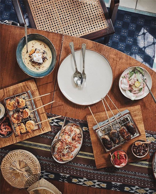 摆一摆桌面的餐具 选好构图拍出好片 摆一摆桌面的餐具 选好构图拍出好片