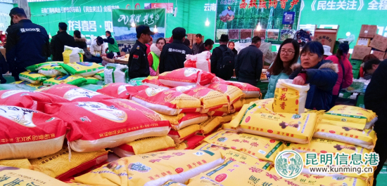 “流动农博会”亮相呈贡 优质农副产品价格多实惠 “流动农博会”亮相呈贡 优质农副产品价格多实惠