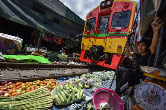 中泰铁路开工李克强致贺信 4年后从昆明坐火车游曼谷 中泰铁路开工李克强致贺信 4年后从昆明坐火车游曼谷