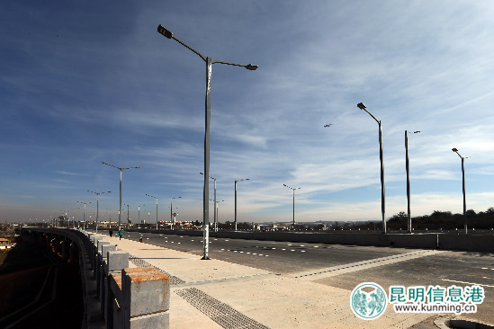 对龙江大桥。 对龙江大桥。