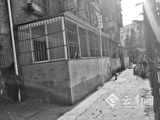 昆明啤酒厂生活区扩建阳台修院子 消防通道无处寻