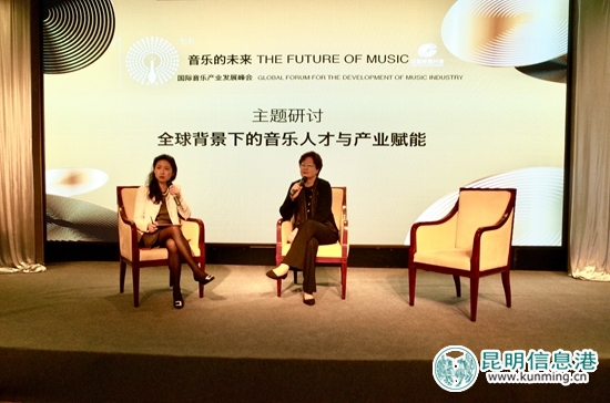 北京风尚天成文化发展有限公司董事长胡旭成与嘉宾互动。