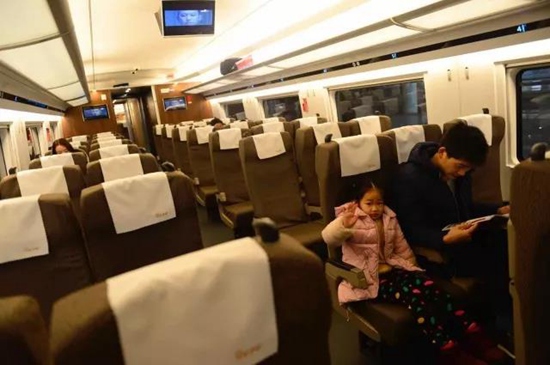 世界最快高铁“复兴号”昆明首秀 Wifi全覆盖