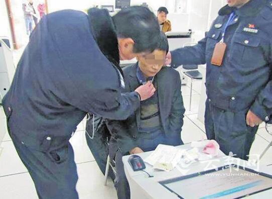 头上“长”天线 一学员驾考戴假发作弊被抓 头上“长”天线 一学员驾考戴假发作弊被抓