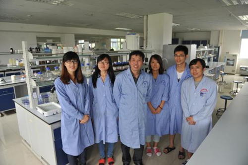 夏庆友(左三)的团队 夏庆友(左三)的团队