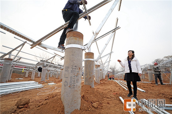 尹红说，农村的发展，不能只看眼前利益，要看长远的效益