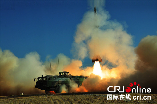 实弹发射,导弹发出雷霆怒吼 实弹发射,导弹发出雷霆怒吼