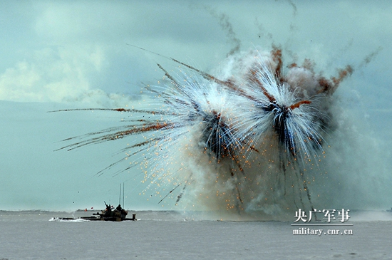 驾长车,锤炼铁甲雄风!东陆某旅闻令开训 驾长车,锤炼铁甲雄风!东陆某旅闻令开训