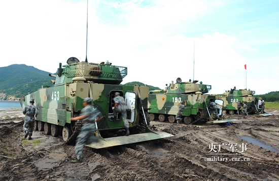 驾长车,锤炼铁甲雄风!东陆某旅闻令开训 驾长车,锤炼铁甲雄风!东陆某旅闻令开训